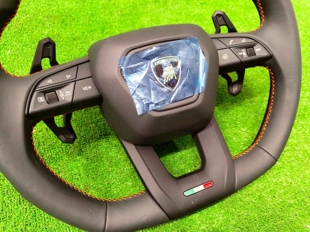 фото №7, Lamborghini urus воздуховод лепестки переключения czerwona nić