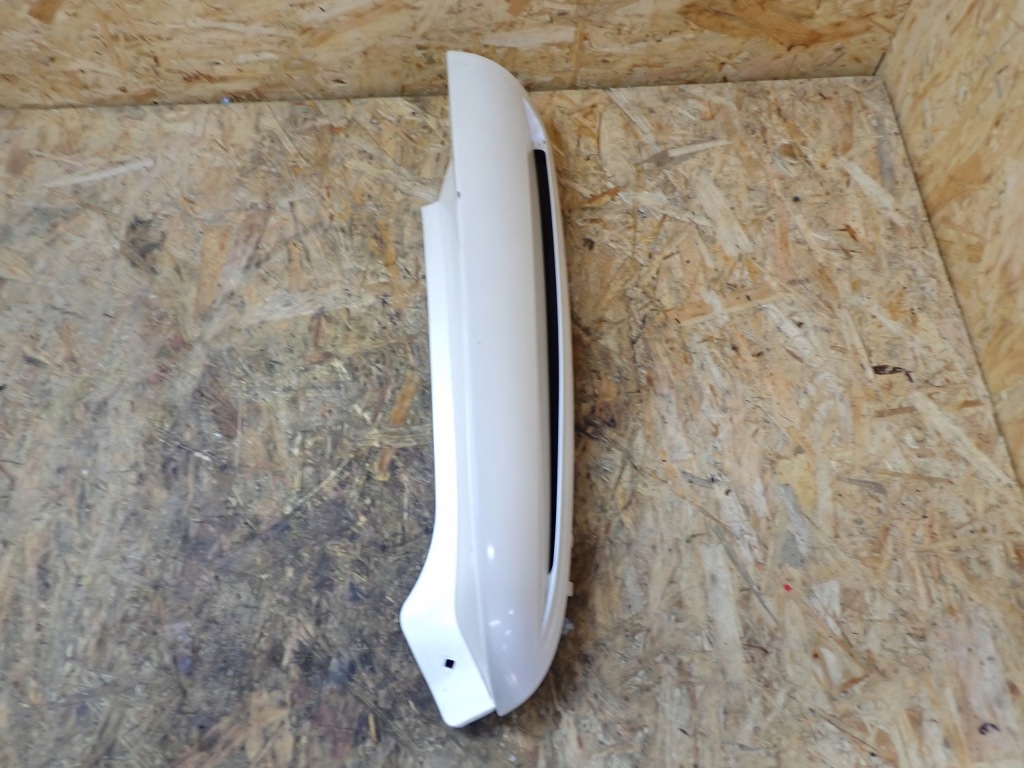 Купити Задній лівий стійку  cadillac escalade ii 15045873