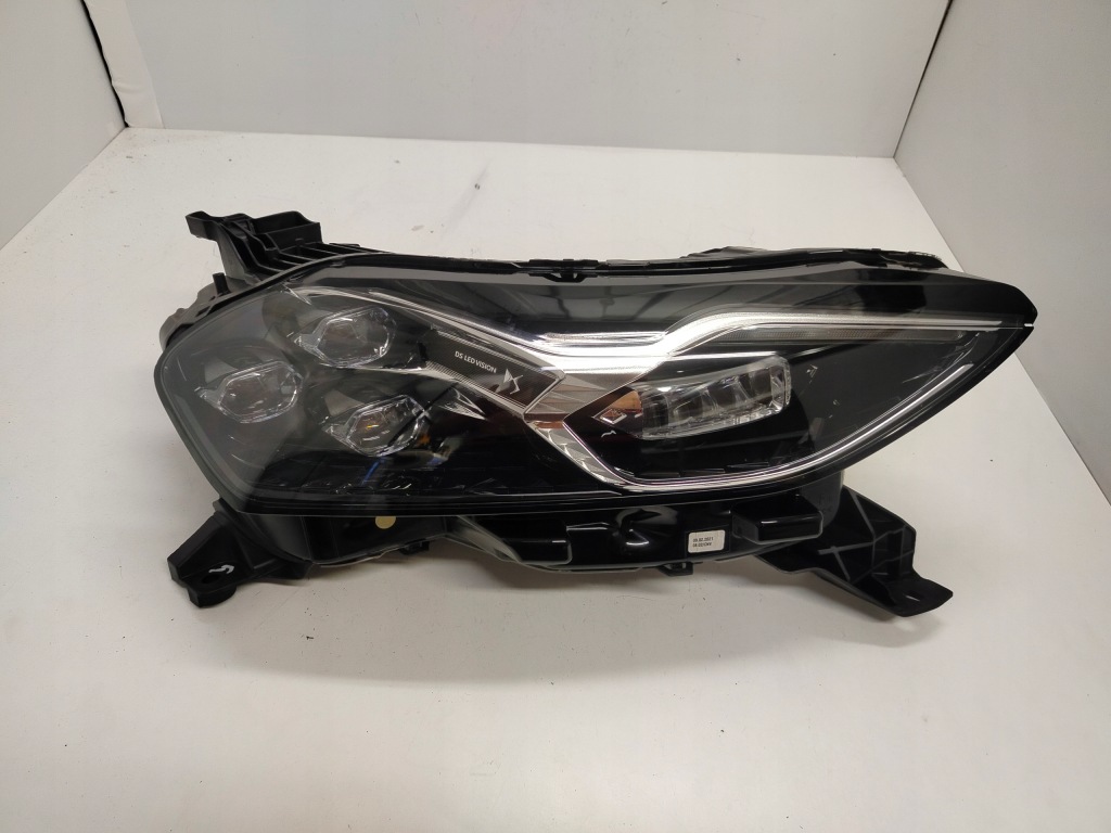 фото №1, Citroen ds3 crossback full led лампа права