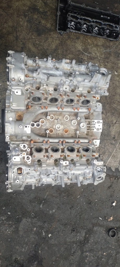 Купить Mercedes 4,0 v8 amg головка правая r1770163600 крышка a1770107700