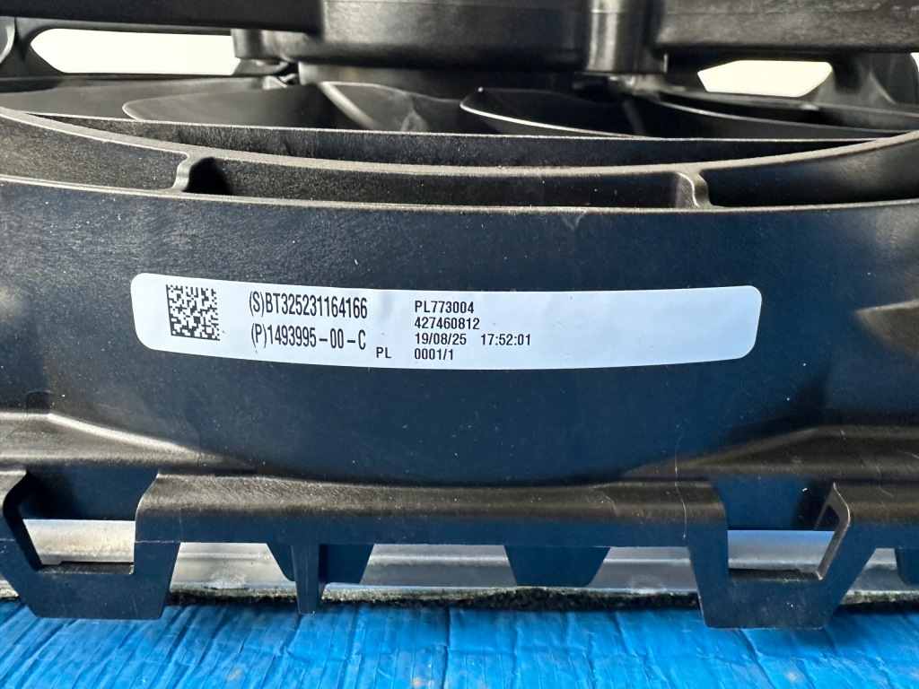 Нове! tesla 3 y рестайлінг  1493995-00-c радіатор комплект вентилятор oem оригінальний номер оригінал . Ціна