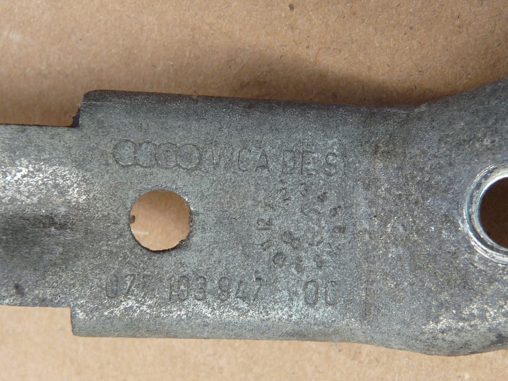 фото №8, Audi a8 d2 lift 3.7 кронштейн захист двигуна верхньої 077103947 077103948