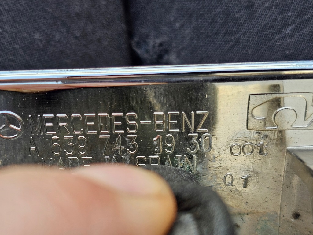 фото №10, Mercedes vito w639 молдинг накладка крышки задний задняя a6397431930