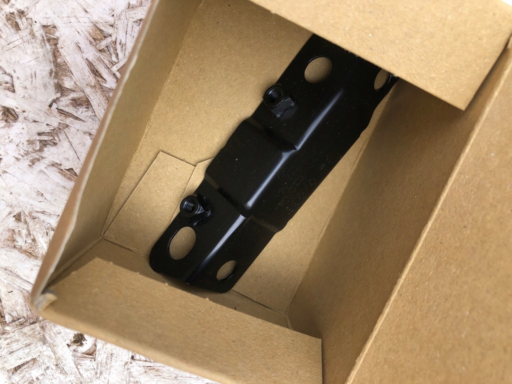 фото №1, Кронштейн направляющая левый audi a1 82a