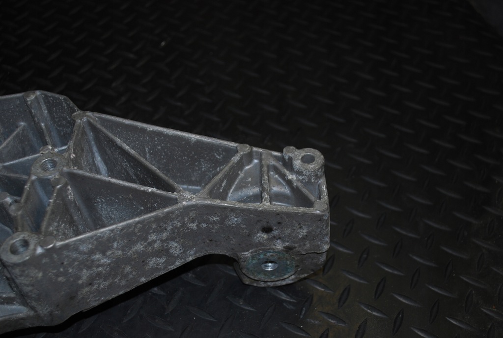 фото №11, Кронштейн підпора двигуна s6 c5 4.2 077121235a