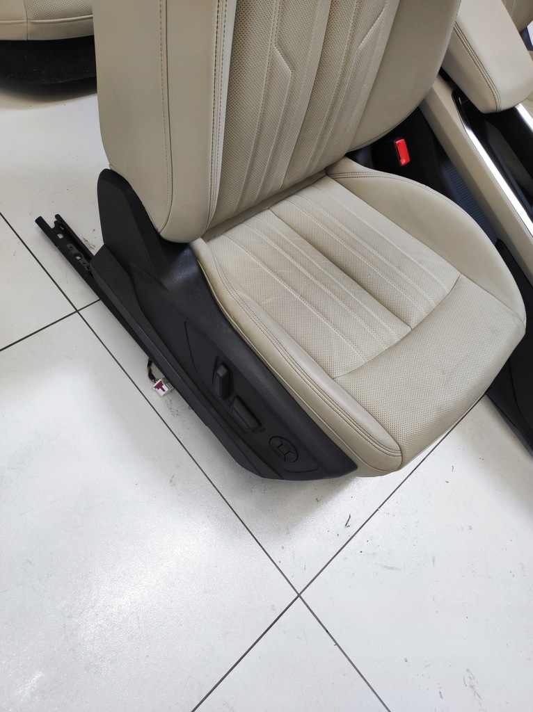 фото №8, Салон сидіння заднє сидіння обшивки оббивка тунель середній eu audi q8 e-tron