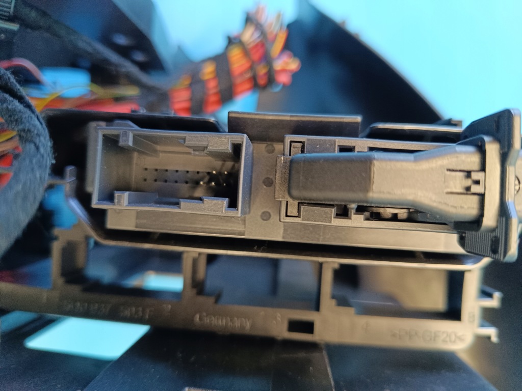 фото №8, Seat leon 4 iv fr combi 2.0tdi 110kw 2021r коробка предохранителей 5wa941395