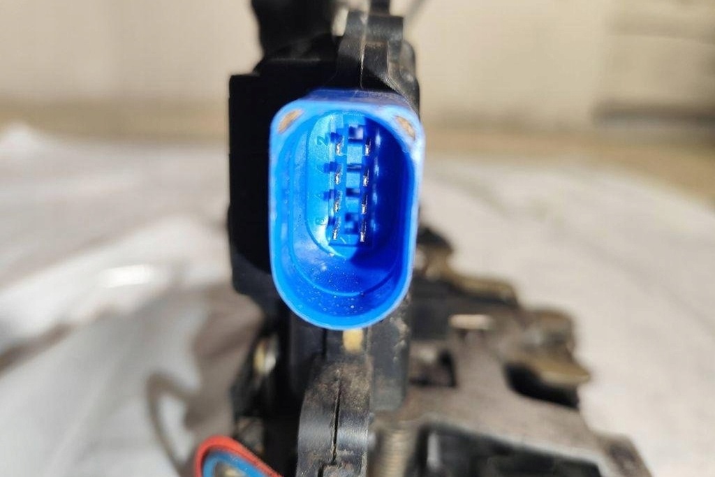 фото №6, Замок лівих передніх двері skoda fabia i 6y2 3b1837015am 1.9l дизель