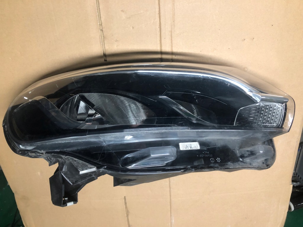 фото №4, Toyota proace 17- лампа правая передняя