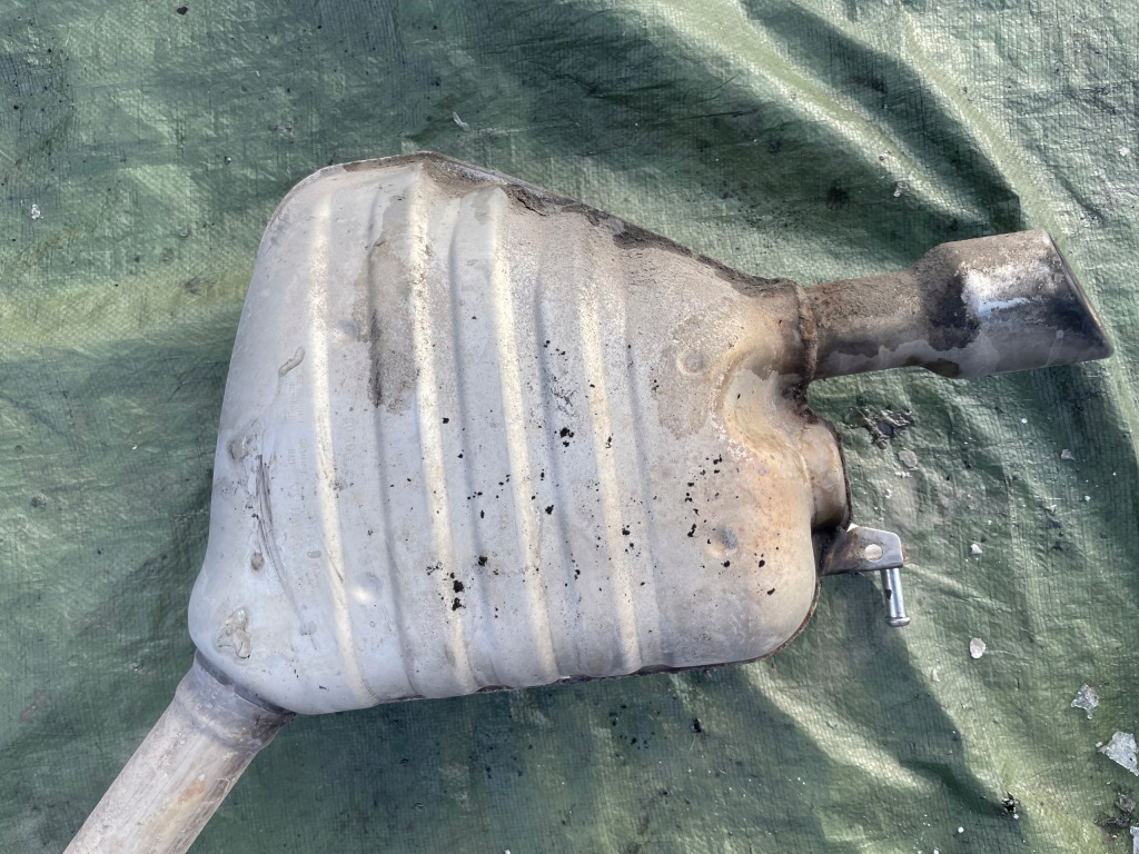 Audi a4 b8 3.2 fsi quattro гаситель выхлоп комплектный  8k0253611ab с Разборки