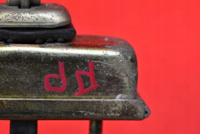 фото №9, Ограничитель дверь правый перед 04894172ab chrysler pacifica 1 i 03-08