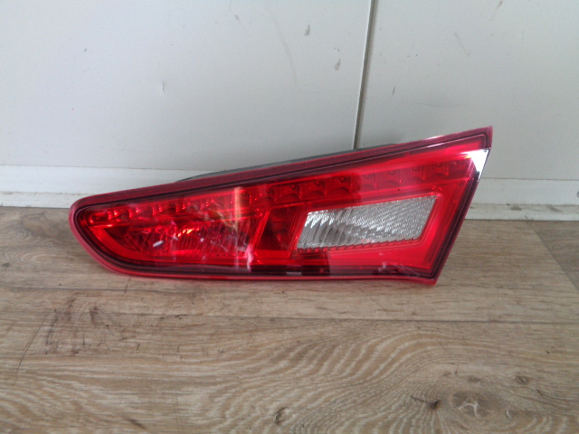 фото №1, Alfa romeo giulietta лампа задня права w кришка 1306