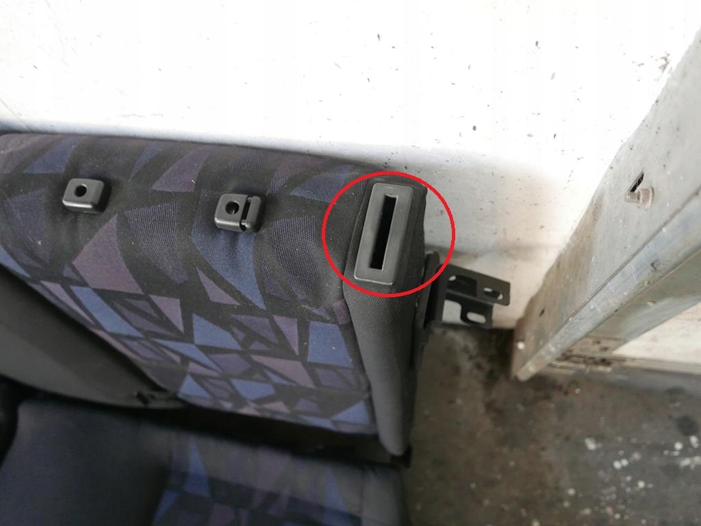 фото №13, Заднее сиденье задняя задняя mitsubishi carisma i hb 5d 95-99