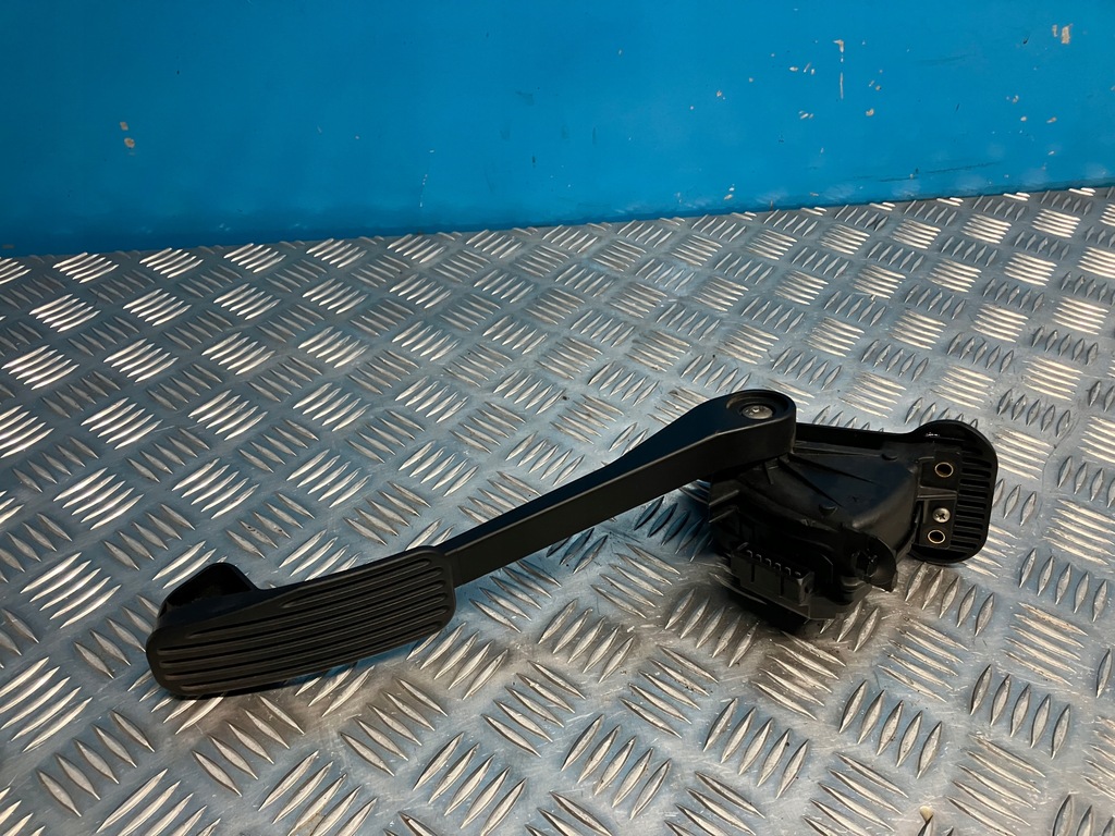 фото №1, Volvo s60 i 2,5 d5 педаль потенциометр газа 30636004