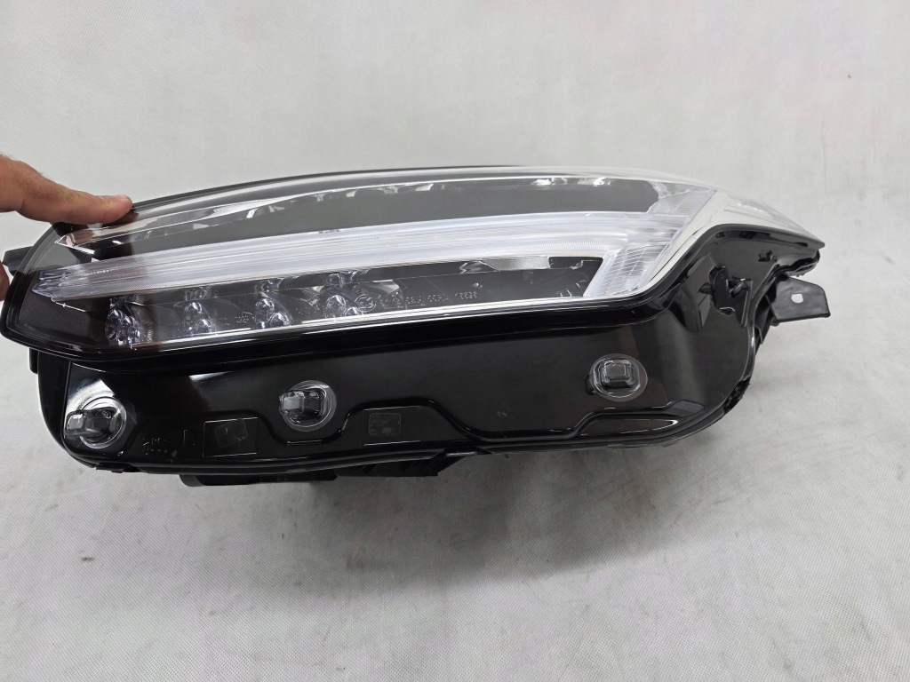 Volvo xc90 2 2 рестайлінг  фара перед ліва full led active high beam 32404715 в Україні