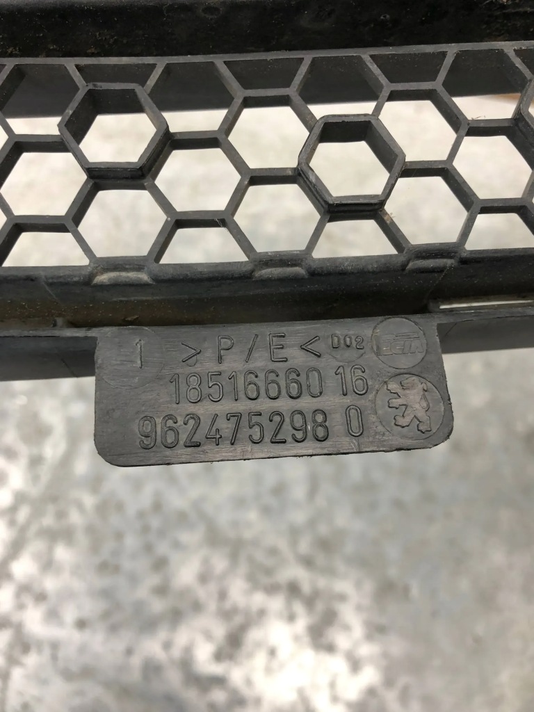 Решётка бампера перед peugeot 106 9624752980 Киев