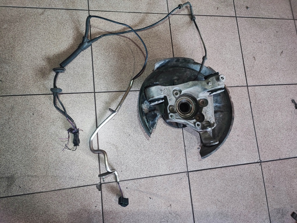 фото №1, Ступица поворотный кулак левый задняя audi a6 c5 s6 4.2 v8