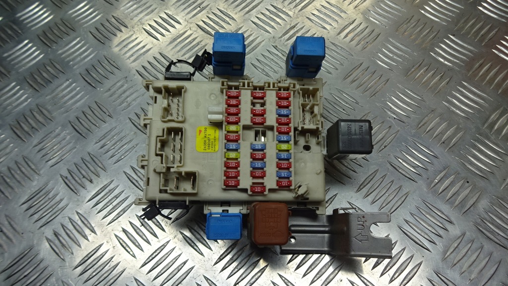 фото №1, Коробка предохранителей nissan primera p12 1.8 16v