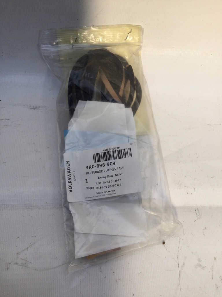 фото №1, Audi a6 c8 набор taśm порог 4k0898909 orginał