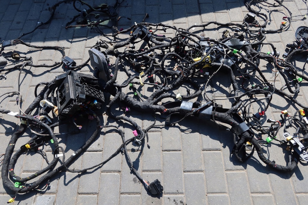 фото №9, Электропроводка салона кабины отсек двигателя skoda kamiq