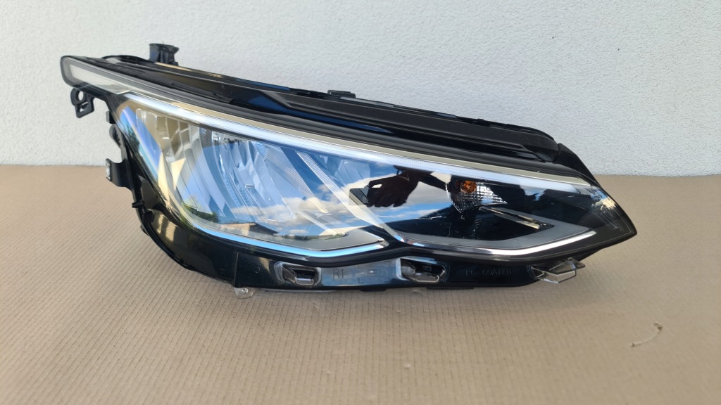 фото №1, Лампа перед права vw golf viii led 5h1941006