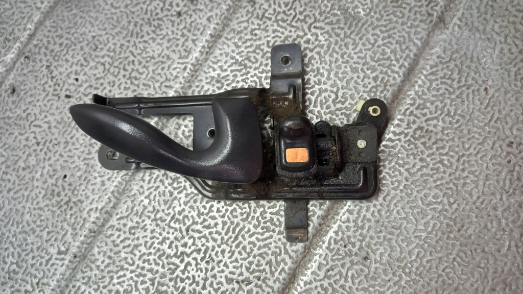 фото №1, Ручка внутрішня. права права hyundai coupe 98r