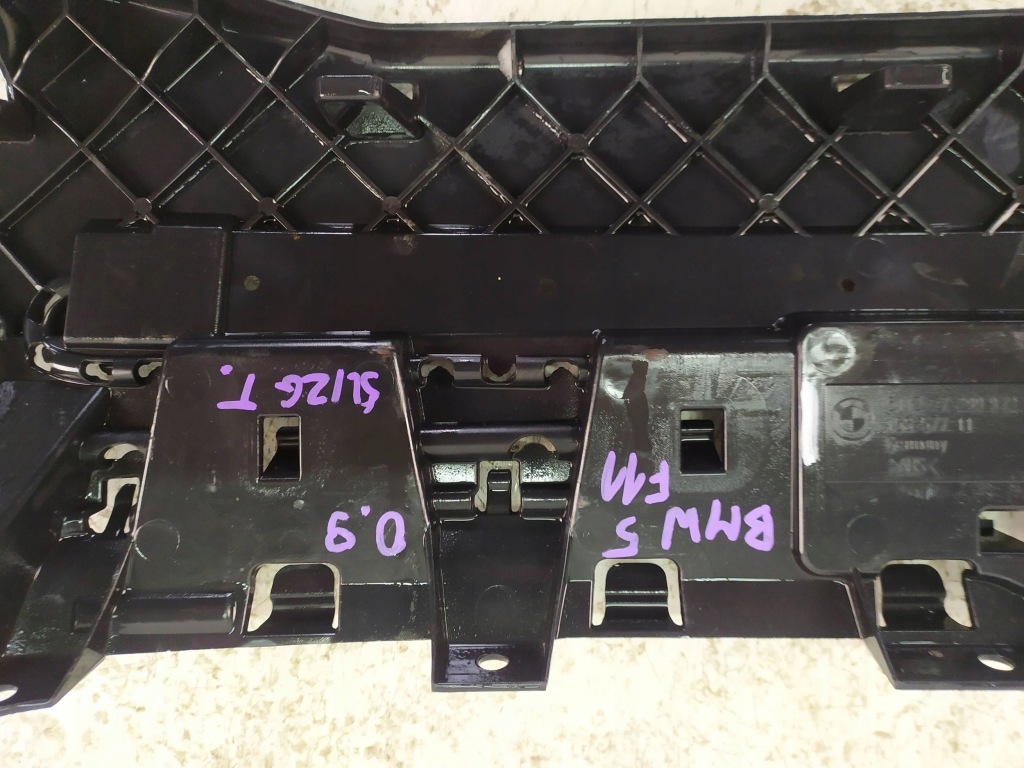 Напрямна кронштейн балка задній bmw 5 f11 7299972 в Україні