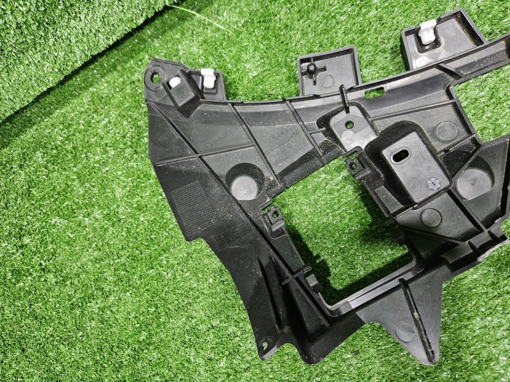 фото №6, Audi q8 sq8 s-line 4m8 направляющая бампера правый перед передний 4m8807096c