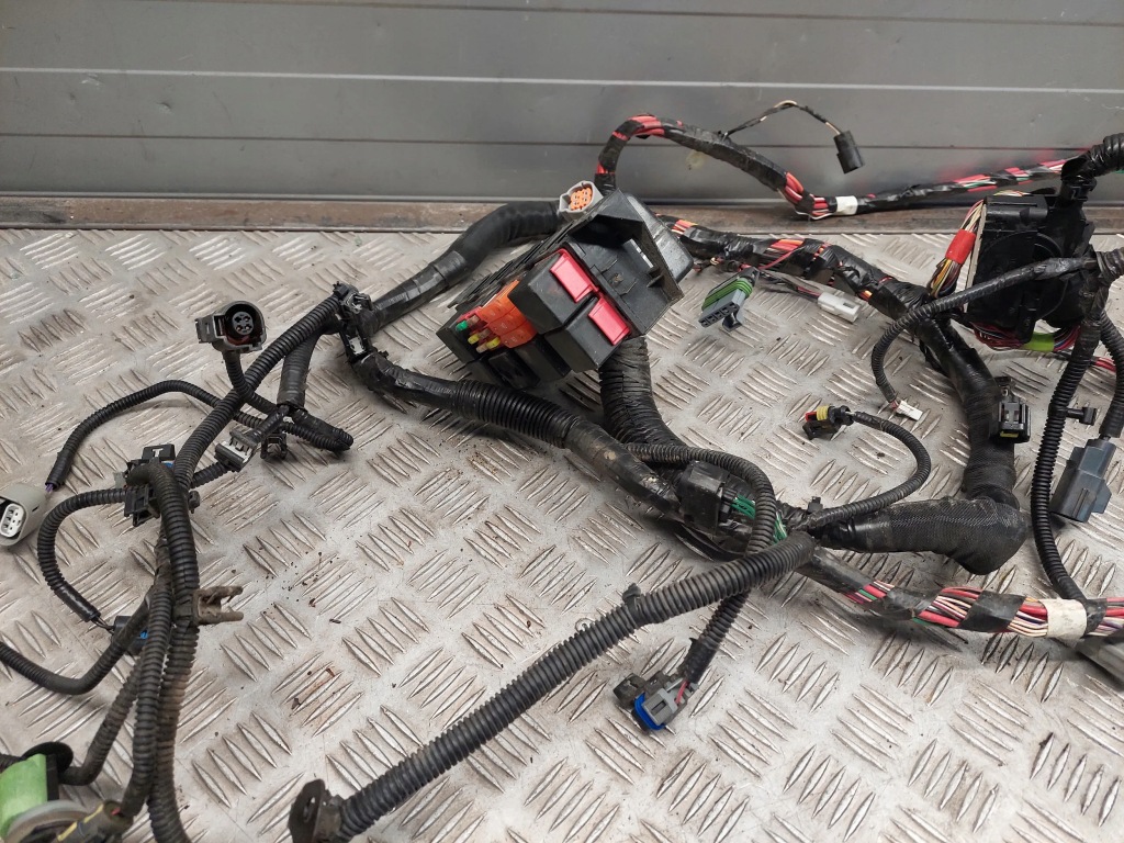 Tesla model s 104621703a блоки управления двигателя Киев