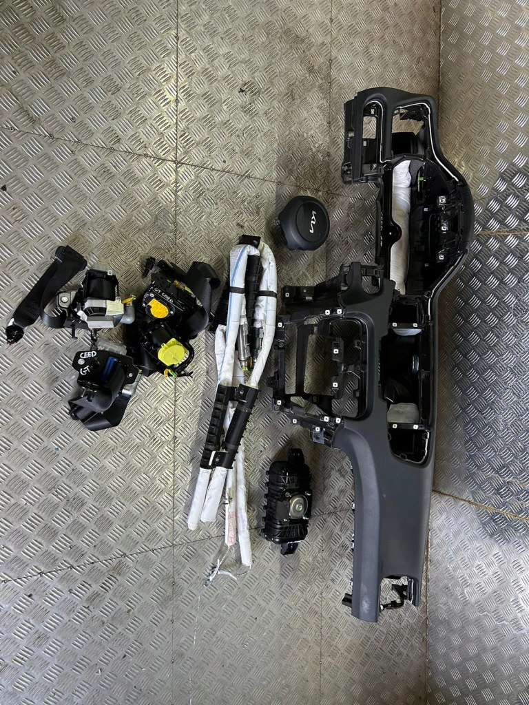 фото №1, Консоль подушка безопасности ремни ceed iii lift fl 21+ оригинал комплект