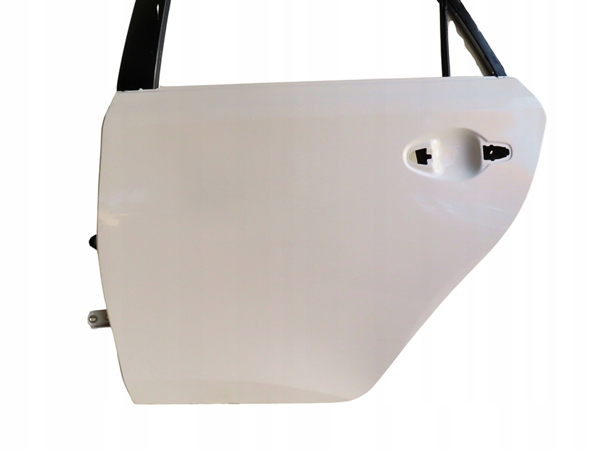 Дверь задние левая toyota auris 2 e18 хэтчбек 2012-2018 год 040 в хорошем состоянии Цена