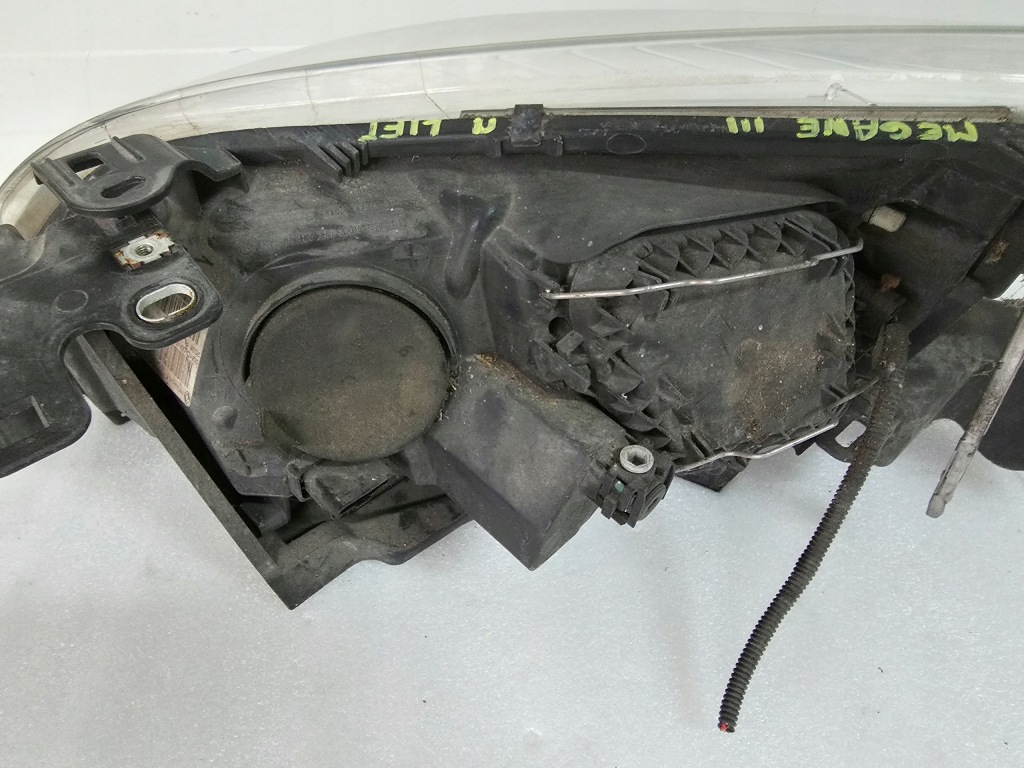 Фара передня правий renault megane 3 рестайлінг  led Доставка