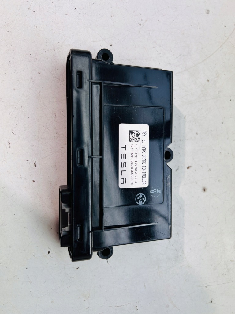 фото №1, Tesla model s lift модуль блок керування гальма ручного 1007618-00-j