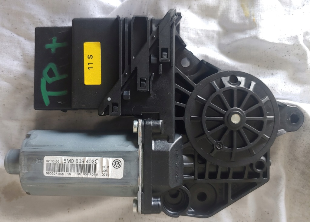 фото №1, Двигатель стекло задняя правый vw golf plus 05- eu