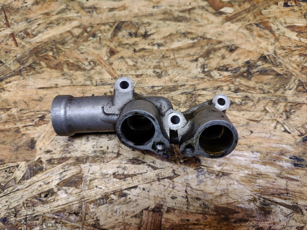 фото №1, Термостат корпус audi rs4 b8 4.2 fsi 079115201c