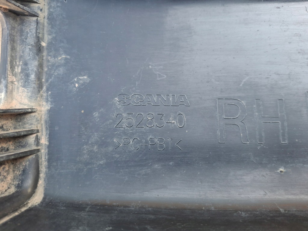 фото №7, Scania r s молдинг накладка уголок бампера правая 2528340