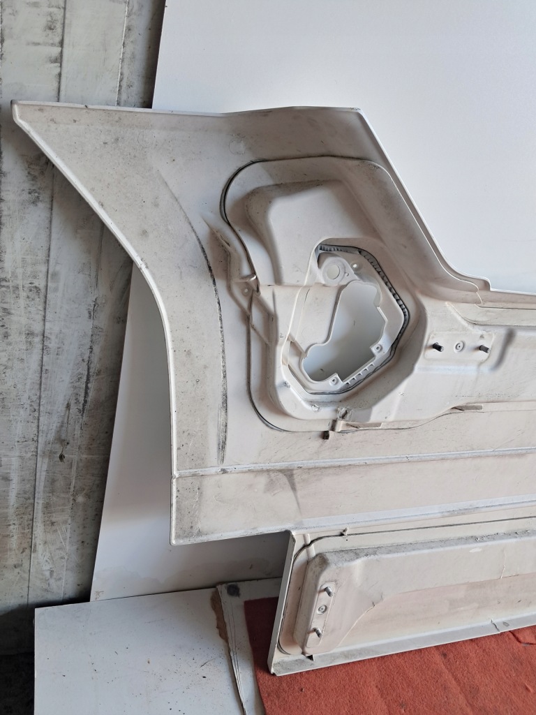 Спойлер międzyosiowy правий rh daf xf xg xg+ 2292749 2292753 Недорого