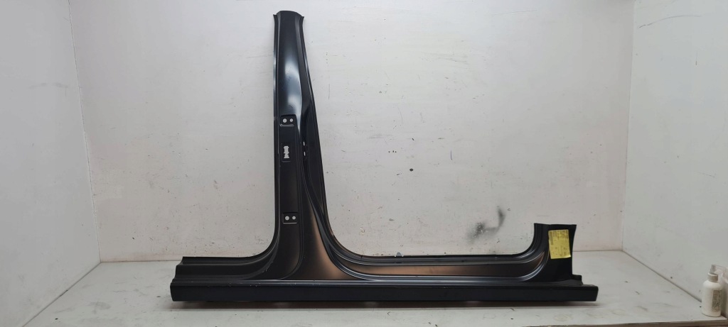 фото №1, Vw touran 5ta 15- блок двигателя порог обшивка