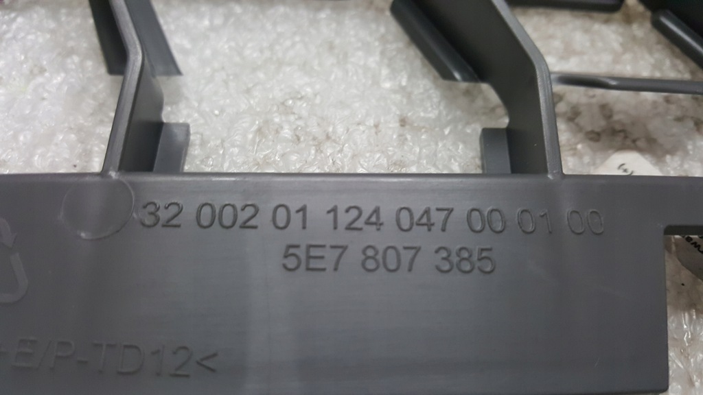 фото №10, Новый оригинальный направляющая бампера заднего skoda octavia iv 5e7807385