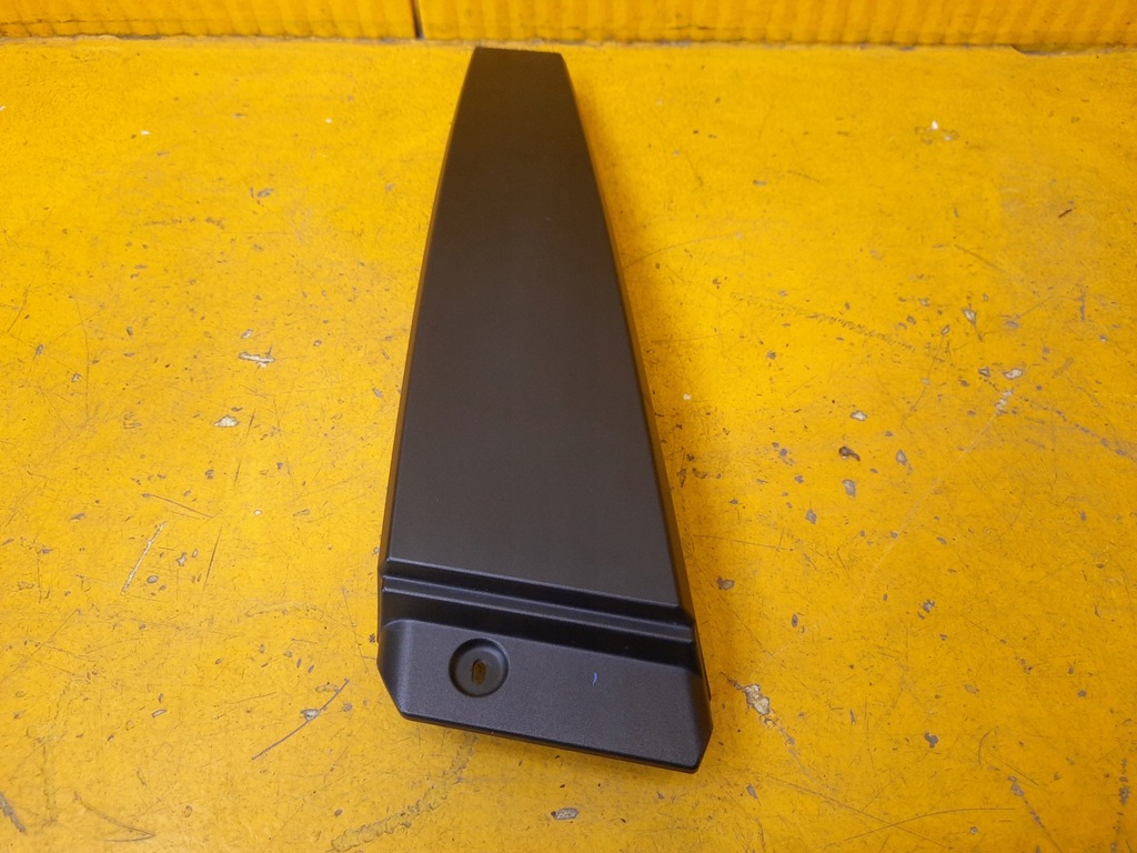 фото №1, Sandero iii 21r. захист стійка права 768183421r