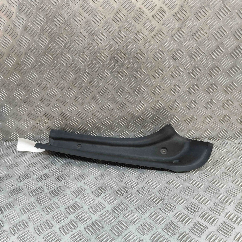 фото №1, Защита ниша багажника правая mercedes gle w166