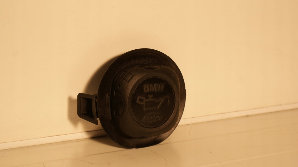 Оригінальний кришка штуцер горловини  оливи bmw в Україні