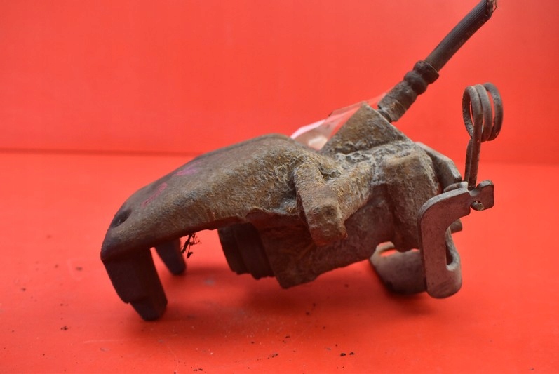 фото №6, Суппорт тормозной левый задняя ford transit 5 v 2.2 tdci 86 km 00-06