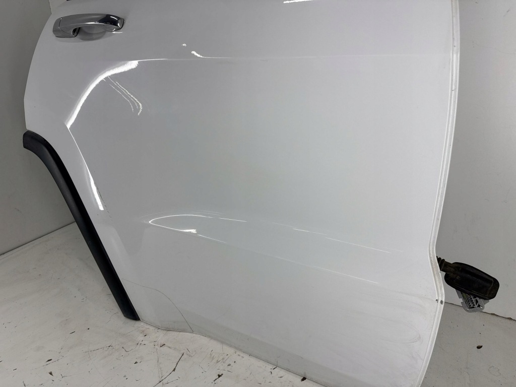 Дверь задняя правая сторона jeep grand cherokee 68258506ae Оригинал