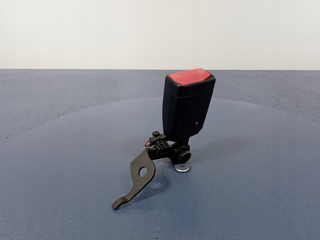 фото №1, Bmw 5 g30 m5 f90 клипса поперечина левый задняя 7475017