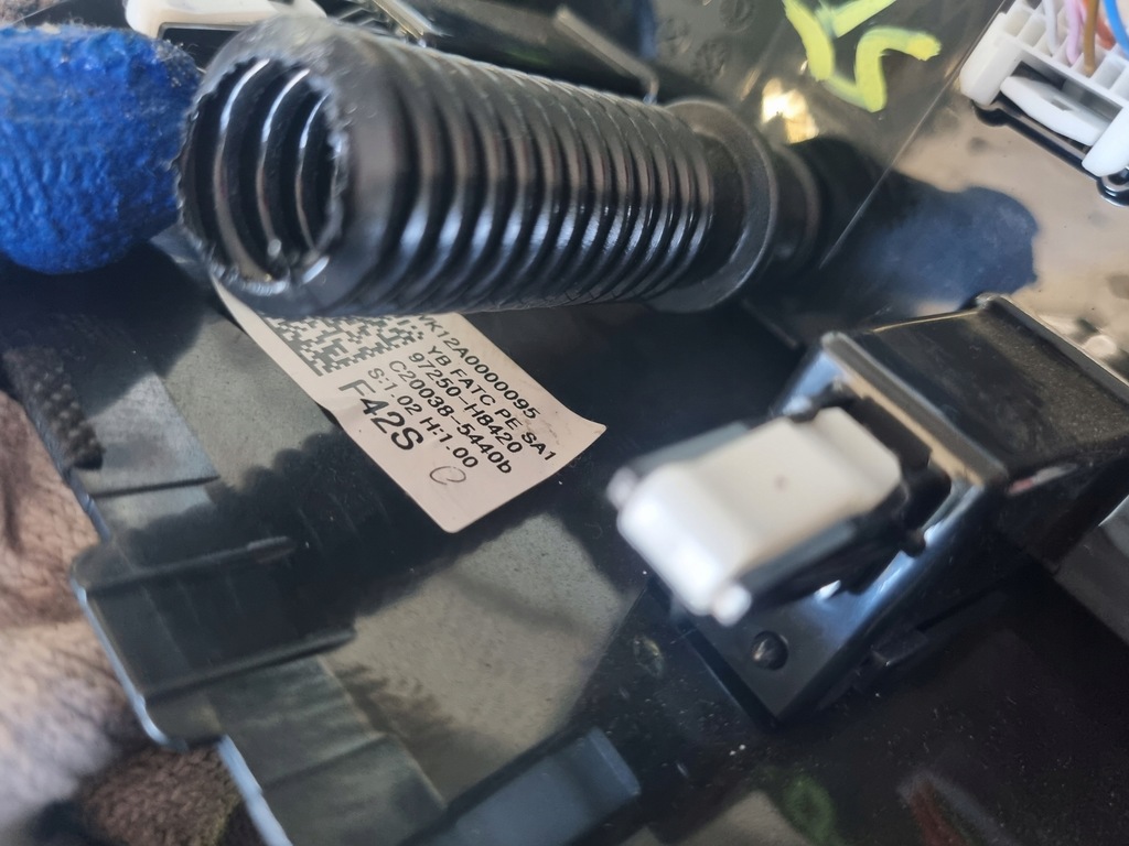 фото №8, Kia stonic панель кондиционера climatronic europa