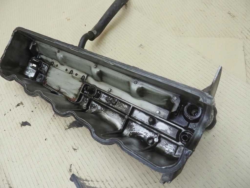 фото №14, Hyundai h1 2.5 td d4bf крышка клапанов