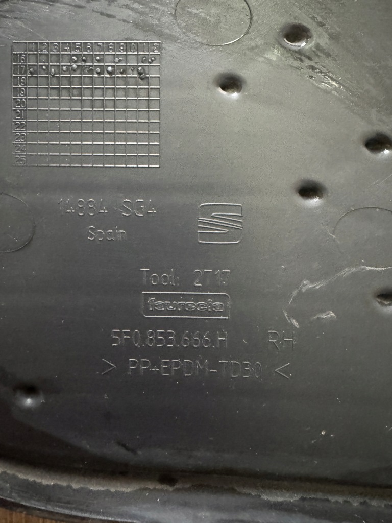 Решітка бампера праві перед seat leon 3 рестайлінг  fr 5f0853666h cała Зі Шроту