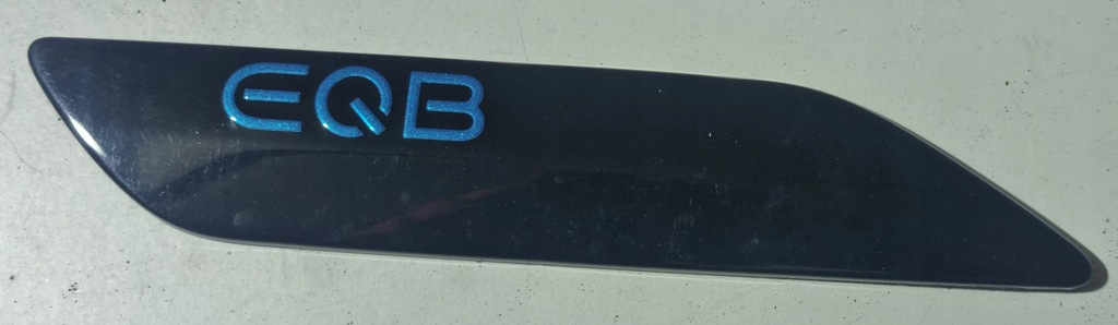 фото №1, Молдинг крила правий перед емблема mercedes eqa