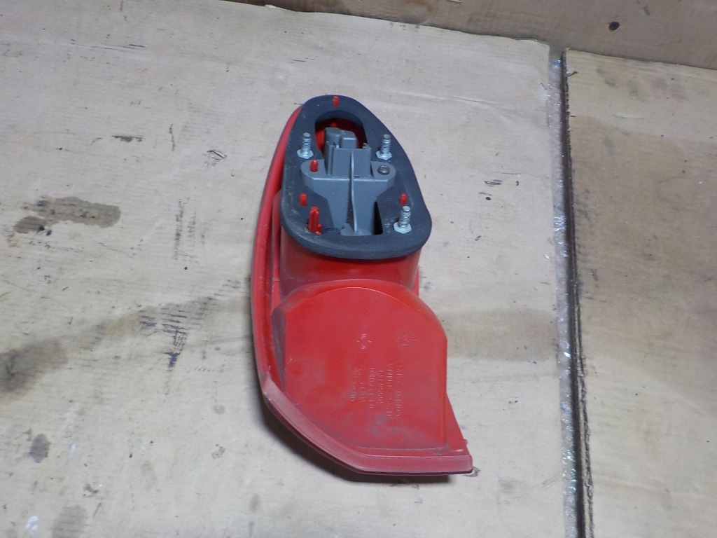 фото №4, Alfa romeo 147 лампа левый задняя